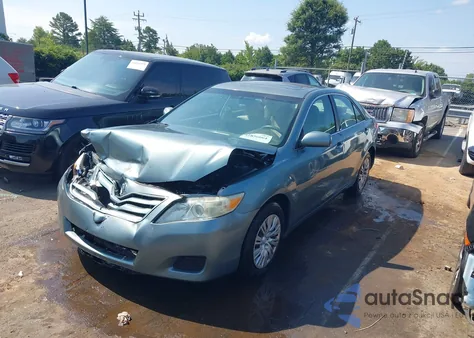 2011 Toyota Camry Le z USA, uszkodzony, nr VIN 4T1BF3EK7BU732359